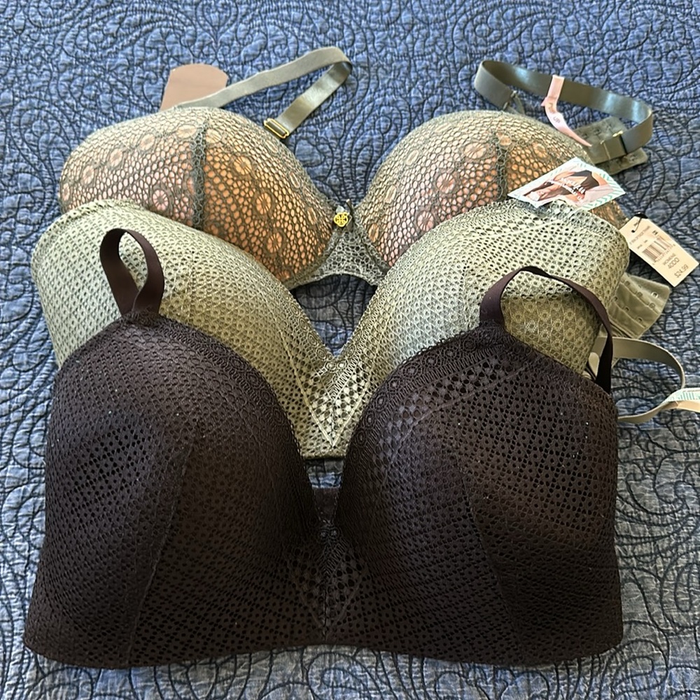 (3) 40DD Maidenform wireless bras.